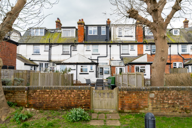 \'Foursomes\' 4, Coastguard Cottages, St. Andrews Road, Littlestone, New Romney, Kent. TN28 8RB