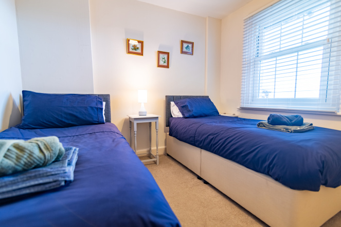 3 Bedroom, close to beach, golf course, littlestone, romney marsh, garden, 2 bathrooms, golf course views, sleeps 6, kent holiday home, new romney, cottage