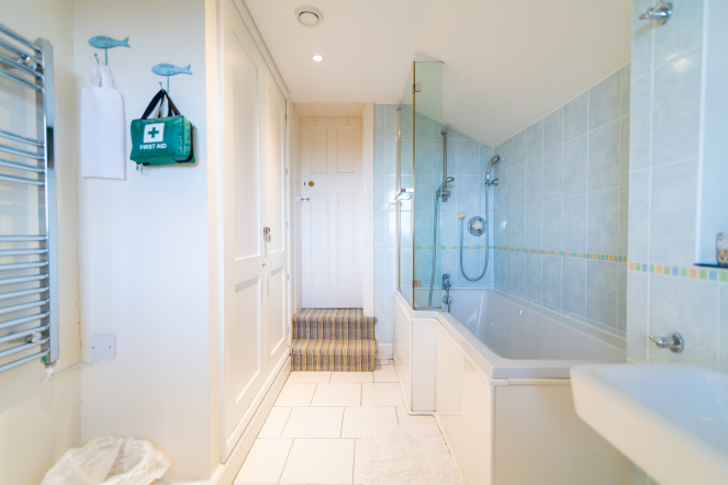 3 Bedroom, close to beach, golf course, littlestone, romney marsh, garden, 2 bathrooms, golf course views, sleeps 6, kent holiday home, new romney, cottage