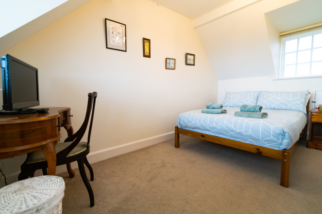 3 Bedroom, close to beach, golf course, littlestone, romney marsh, garden, 2 bathrooms, golf course views, sleeps 6, kent holiday home, new romney, cottage