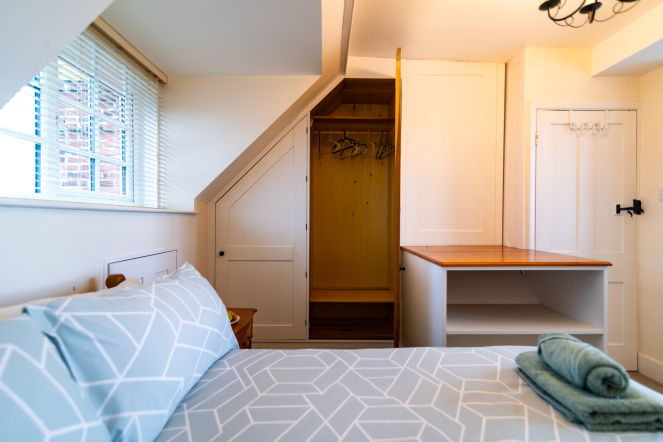 3 Bedroom, close to beach, golf course, littlestone, romney marsh, garden, 2 bathrooms, golf course views, sleeps 6, kent holiday home, new romney, cottage