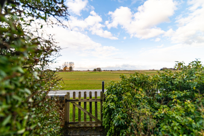 3 Bedroom, close to beach, golf course, littlestone, romney marsh, garden, 2 bathrooms, golf course views, sleeps 6, kent holiday home, new romney, cottage